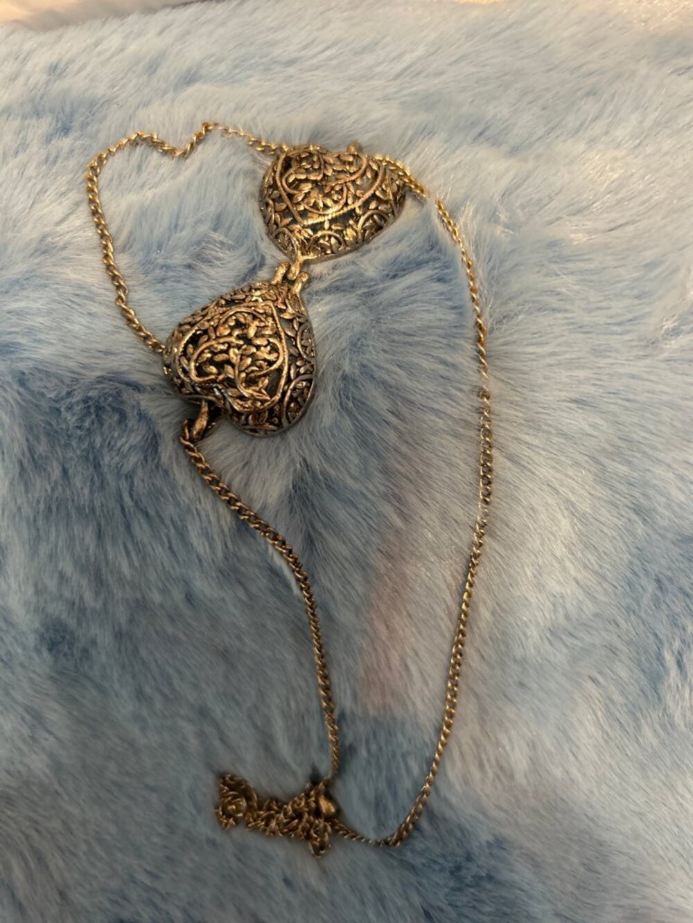 Vintage Heart Locket Necklace Gold Tone Filigree Opens Pendant